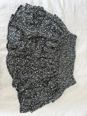 Hollister Black and White Smocked Waist Skirt